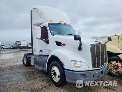 Czwarte zdjęcie samochodu z boku: 2018 PETERBILT 579 SEMI TRUCK VIN:1XPBA48X8JD478139 - miniatura