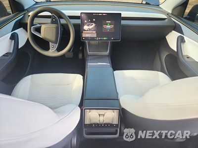 Zdjęcie 8 z 12 samochodu: 2026 TESLA MODEL Y VIN:7SAYGDEE1TF532070 - miniatura