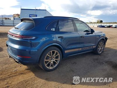 Trzecie zdjęcie samochodu z tyłu: 2024 PORSCHE CAYENNE E-HYBRID VIN:WP1AE2AY8RDA29353 - miniatura
