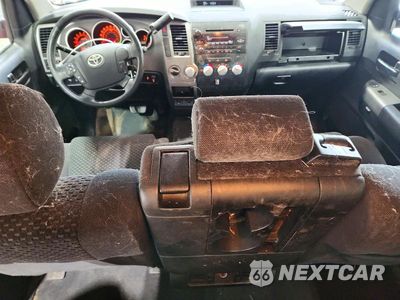Zdjęcie 8 z 12 samochodu: 2011 TOYOTA TUNDRA CREWMAX SR5 VIN:5TFDY5F14BX184120 - miniatura