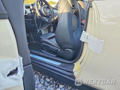Zdjęcie 12 z 13 samochodu: 2017 MINI COOPER VIN:WMWXP5C36H2D71368 - miniatura