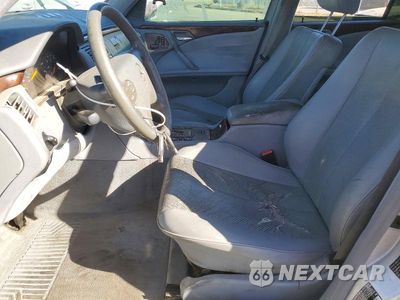 Zdjęcie 7 z 12 samochodu: 2000 MERCEDES-BENZ E 320 VIN:WDBJH65J5YB103740 - miniatura