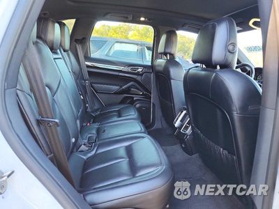 Zdjęcie 10 z 12 samochodu: 2017 PORSCHE CAYENNE SE HYBRID PLATINUM VIN:WP1AE2A26HLA71214 - miniatura