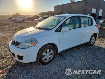 2008 NISSAN VERSA 1.8 S 3N1BC13E98L426848 - główne zdjęcie licytacji z USA - miniatura