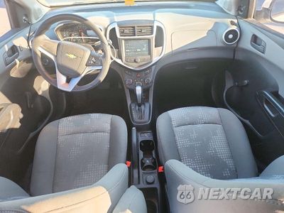 Zdjęcie 8 z 13 samochodu: 2017 CHEVROLET SONIC VIN:1G1JG6SH5H4174679 - miniatura