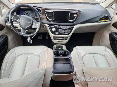 Zdjęcie 8 z 13 samochodu: 2017 CHRYSLER PACIFICA TOURING L VIN:2C4RC1BGXHR638109 - miniatura