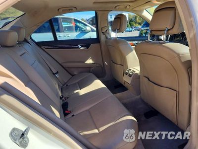 Zdjęcie 10 z 12 samochodu: 2011 MERCEDES-BENZ C 300 VIN:WDDGF5EB6BF634584 - miniatura