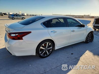 Trzecie zdjęcie samochodu z tyłu: 2017 NISSAN ALTIMA 2.5 SR VIN:1N4AL3AP8HC288181 - miniatura