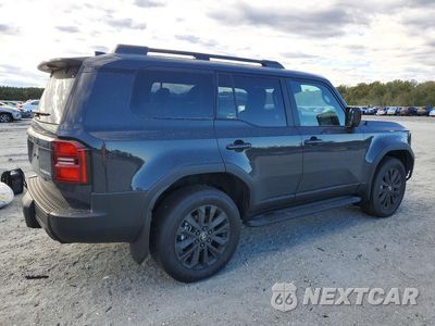 Trzecie zdjęcie samochodu z tyłu: 2026 TOYOTA LAND CRUISER BASE VIN:JTEABFAJ9TK054586 - miniatura