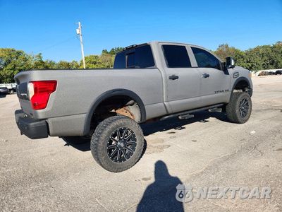 Trzecie zdjęcie samochodu z tyłu: 2017 NISSAN TITAN XD PLATINUM RESERVE VIN:1N6AA1F42HN514123 - miniatura