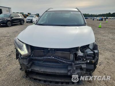 Piąte zdjęcie samochodu w środku: 2017 NISSAN ROGUE SV VIN:KNMAT2MV6HP531798 - miniatura