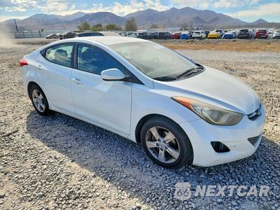 Czwarte zdjęcie samochodu z boku: 2012 HYUNDAI ELANTRA GLS VIN:5NPDH4AE3CH080056 - miniatura