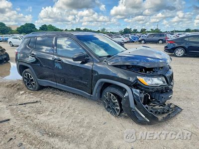Czwarte zdjęcie samochodu z boku: 2020 JEEP COMPASS SPORT VIN:3C4NJDAB0LT174569 - miniatura