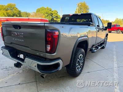 Czwarte zdjęcie samochodu z boku: 2023 GMC SIERRA K2500 SLE VIN:1GT59ME77PF151224 - miniatura