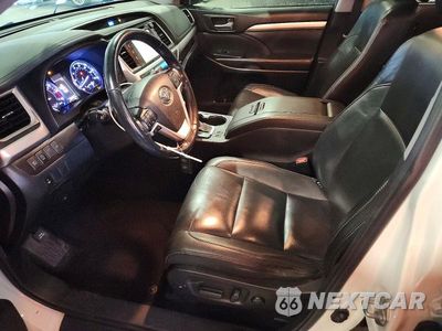 Zdjęcie 7 z 13 samochodu: 2019 TOYOTA HIGHLANDER XLE VIN:5TDKZRFH0KS551738 - miniatura