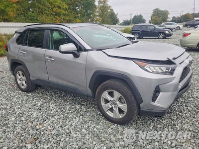 Czwarte zdjęcie samochodu z boku: 2021 TOYOTA RAV4 XLE VIN:2T3P1RFV1MC228000 - miniatura