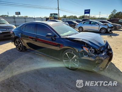 Czwarte zdjęcie samochodu z boku: 2018 TOYOTA CAMRY XSE VIN:4T1B61HK4JU135135 - miniatura
