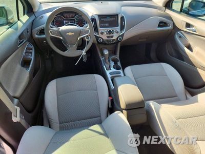 Zdjęcie 8 z 13 samochodu: 2018 CHEVROLET CRUZE LT VIN:1G1BE5SM5J7218766 - miniatura