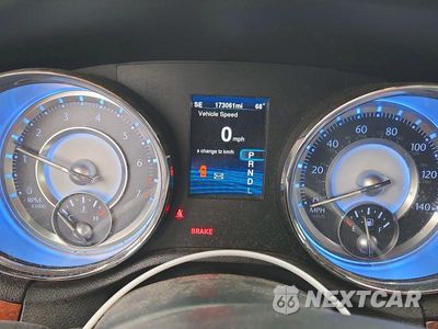 Zdjęcie 9 z 12 samochodu: 2014 CHRYSLER 300 VIN:2C3CCAAG2EH127958 - miniatura