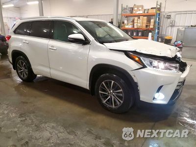 Czwarte zdjęcie samochodu z boku: 2017 TOYOTA HIGHLANDER XLE VIN:5TDJZRFH7HS515257 - miniatura