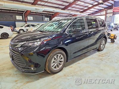 2026 TOYOTA SIENNA XLE 8-PASSENGER 5TDYRKEC7TS328573 - główne zdjęcie licytacji z USA - miniatura