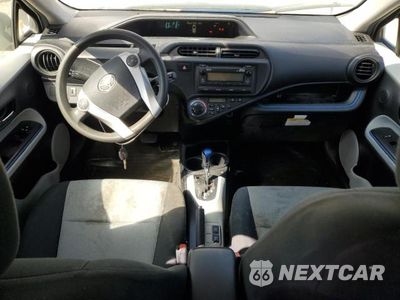 Zdjęcie 8 z 12 samochodu: 2013 TOYOTA PRIUS C TWO VIN:JTDKDTB30D1038530 - miniatura