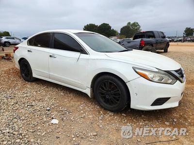 Czwarte zdjęcie samochodu z boku: 2017 NISSAN ALTIMA 2.5 S VIN:1N4AL3AP8HC216817 - miniatura