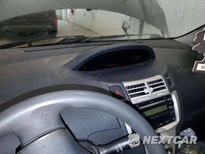 Zdjęcie 9 z 12 samochodu: 2007 TOYOTA YARIS BASE VIN:JTDJT923575032849 - miniatura