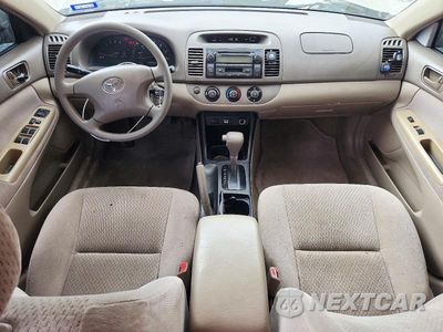 Zdjęcie 8 z 13 samochodu: 2004 TOYOTA CAMRY LE VIN:4T1BE30K44U910130 - miniatura