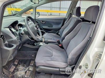 Zdjęcie 7 z 12 samochodu: 2010 HONDA FIT VIN:JHMGE8H29AC029502 - miniatura