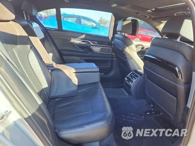 Zdjęcie 10 z 13 samochodu: 2016 BMW 740 I VIN:WBA7E2C58GG547650 - miniatura
