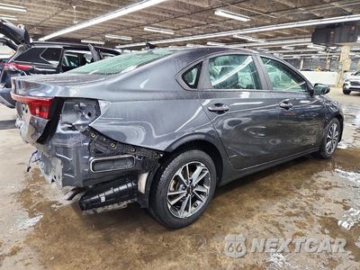 Trzecie zdjęcie samochodu z tyłu: 2024 KIA FORTE LXS VIN:3KPF24AD1RE774176 - miniatura