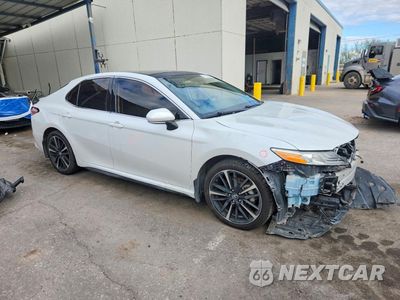 Czwarte zdjęcie samochodu z boku: 2020 TOYOTA CAMRY XSE VIN:4T1K61AKXLU870537 - miniatura