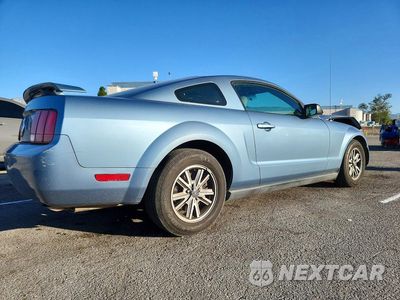 Trzecie zdjęcie samochodu z tyłu: 2005 FORD MUSTANG VIN:1ZVFT80N255121549 - miniatura