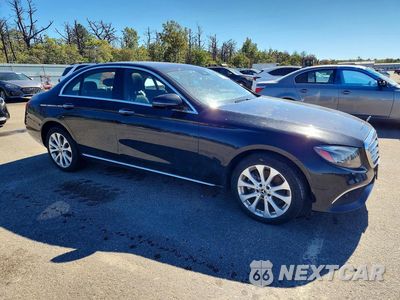 Czwarte zdjęcie samochodu z boku: 2019 MERCEDES-BENZ E 300 4MATIC VIN:WDDZF4KB5KA625069 - miniatura
