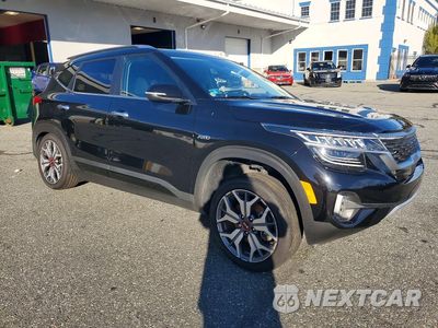 Czwarte zdjęcie samochodu z boku: 2021 KIA SELTOS SX VIN:KNDETCA22M7159887 - miniatura