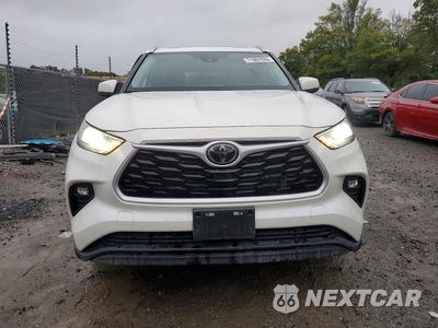 Piąte zdjęcie samochodu w środku: 2021 TOYOTA HIGHLANDER XLE VIN:5TDGZRBH6MS122957 - miniatura