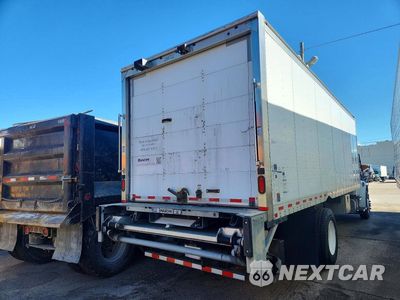 Trzecie zdjęcie samochodu z tyłu: 2020 FREIGHTLINER BUSINESS CLASS M2 BOX TRUCK VIN:3ALACXFC0LDLR8073 - miniatura