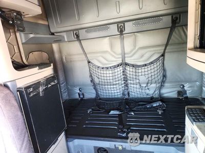 Zdjęcie 10 z 14 samochodu: 2016 FREIGHTLINER CASCADIA 125 SEMI TRUCK VIN:3AKJGLD57GSHC3890 - miniatura