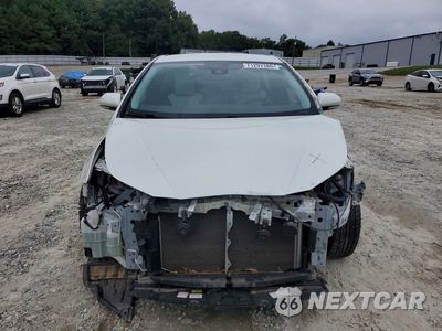 Piąte zdjęcie samochodu w środku: 2017 TOYOTA PRIUS FOUR VIN:JTDKARFUXH3042786 - miniatura