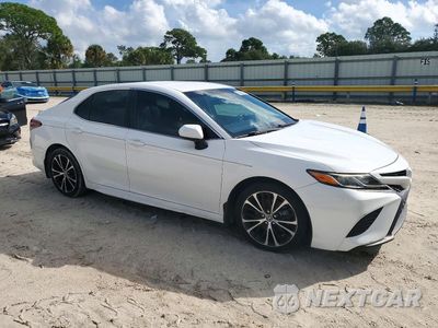 Czwarte zdjęcie samochodu z boku: 2018 TOYOTA CAMRY SE VIN:4T1B11HK4JU101212 - miniatura