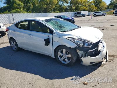 Czwarte zdjęcie samochodu z boku: 2013 HYUNDAI ELANTRA GLS VIN:5NPDH4AE8DH243138 - miniatura