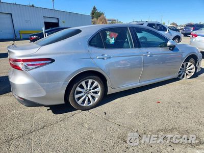 Trzecie zdjęcie samochodu z tyłu: 2018 TOYOTA CAMRY LE VIN:4T1B11HK8JU654008 - miniatura
