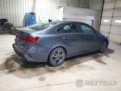 Trzecie zdjęcie samochodu z tyłu: 2022 KIA FORTE LXS VIN:3KPF24AD8NE471289 - miniatura