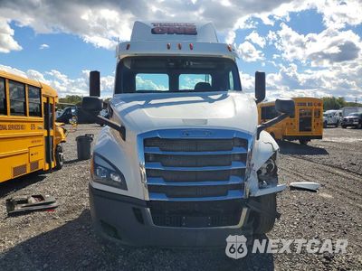 Piąte zdjęcie samochodu w środku: 2018 FREIGHTLINER CASCADIA 126 SEMI TRUCK VIN:3AKJHLDV7JSJX5301 - miniatura