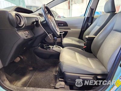 Zdjęcie 7 z 12 samochodu: 2014 TOYOTA PRIUS C FOUR VIN:JTDKDTB38E1073866 - miniatura