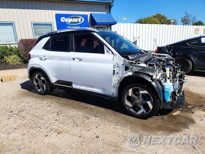 Czwarte zdjęcie samochodu z boku: 2022 HYUNDAI VENUE LIMITED VIN:KMHRC8A30NU173969 - miniatura