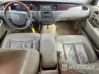 Zdjęcie 8 z 12 samochodu: 2007 LINCOLN TOWN CAR SIGNATURE LIMITED VIN:1LNHM82V07Y622037 - miniatura
