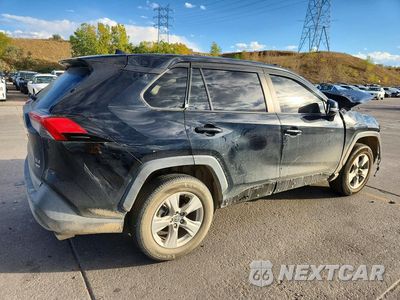 Trzecie zdjęcie samochodu z tyłu: 2020 TOYOTA RAV4 XLE VIN:JTMP1RFV0LD056214 - miniatura