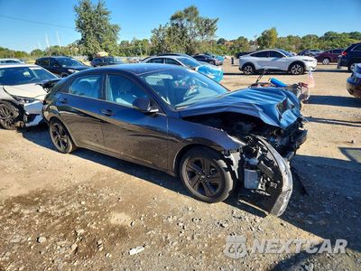 Czwarte zdjęcie samochodu z boku: 2023 HYUNDAI ELANTRA SEL VIN:5NPLM4AG9PH101541 - miniatura